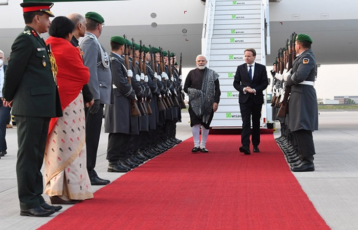 पीएम मोदी पहुंचे बर्लिन, जर्मनी करेगा भारत को ये खास पेशकश